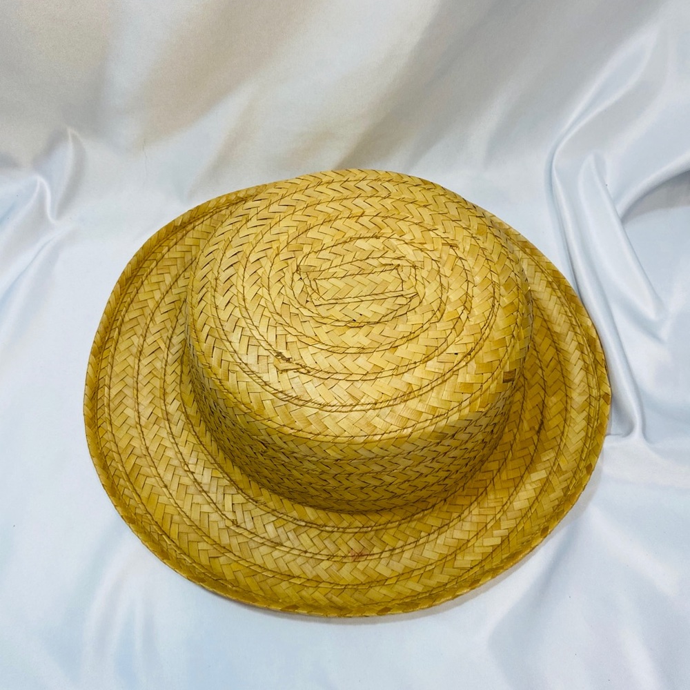 Structure straw hat